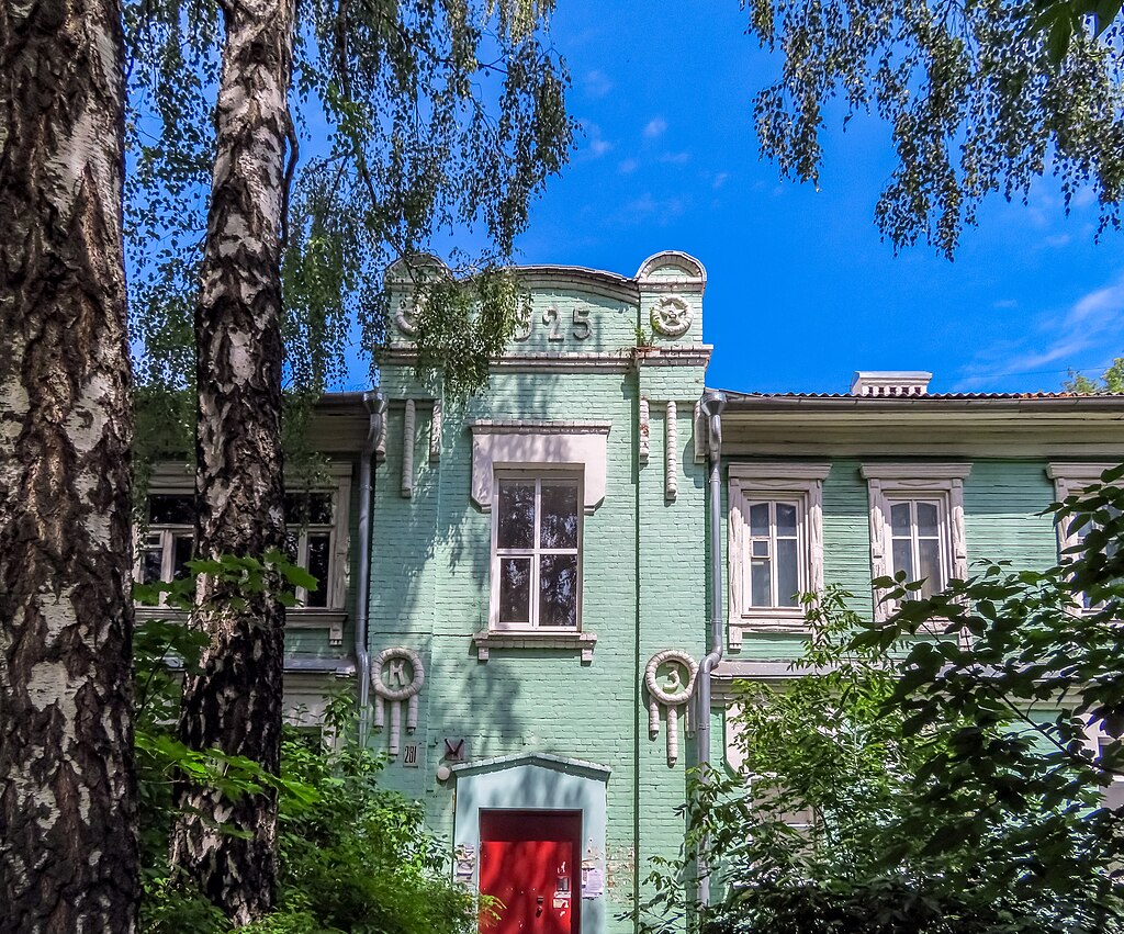 Жилой_дом_по_улице_Октябрьской_революции_в_Коломне_2022_02.jpg