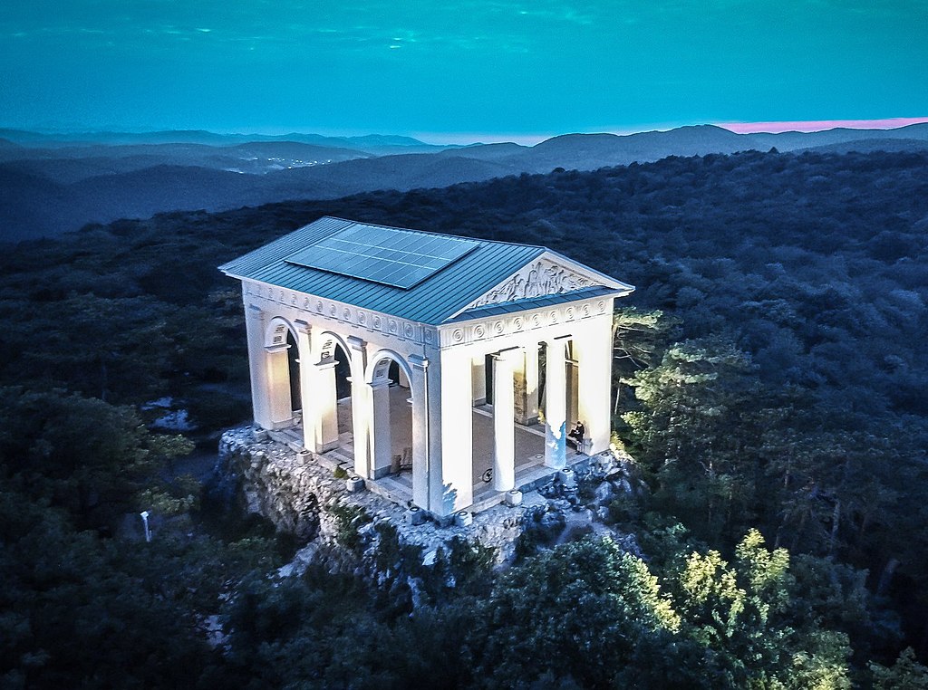 авс1024px-Husarentempel_in_Mödling.jpg