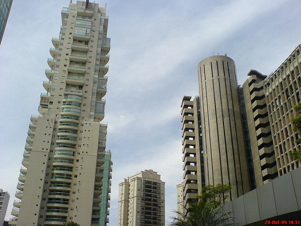 бразEdificaçoes_na_Regiao_da_Paulista_-_Sao_Paulo_SP_-_panoramio.jpg