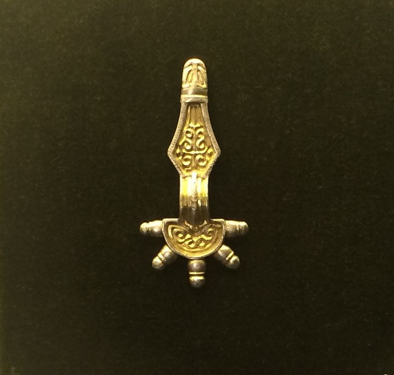 гепидGermanic_hungary_5-6th_cAD_grave_jewelry_gold_pendant_IMG_1213.JPG
