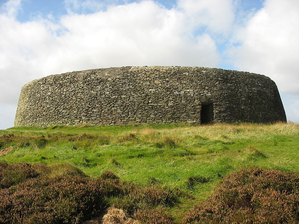 ирл 1024px-Grianan_of_Aileach_Donegal.jpg