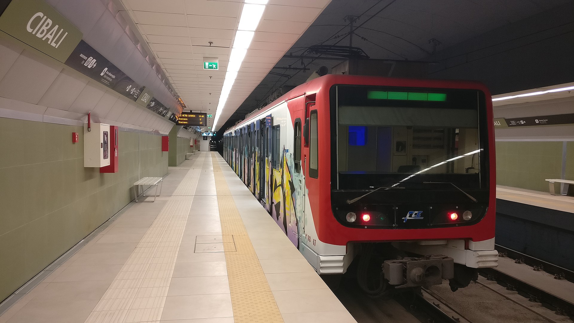 ит L'elettrotreno_M.88-07_alla_stazione_di_Cibali.jpg