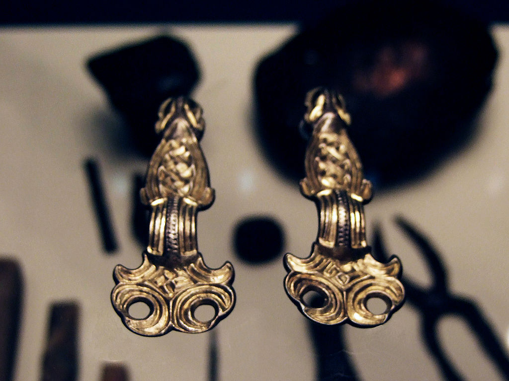 ланг1024px-Lombard_goldsmith's_grave_goods_from_Brno-Kotlářská_-_fibulae.jpg