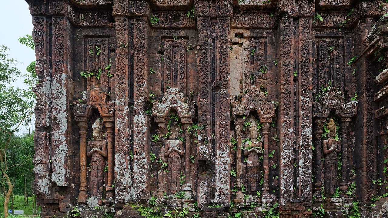 чамп 1280px-My_Son_temple_detail_2017.jpg