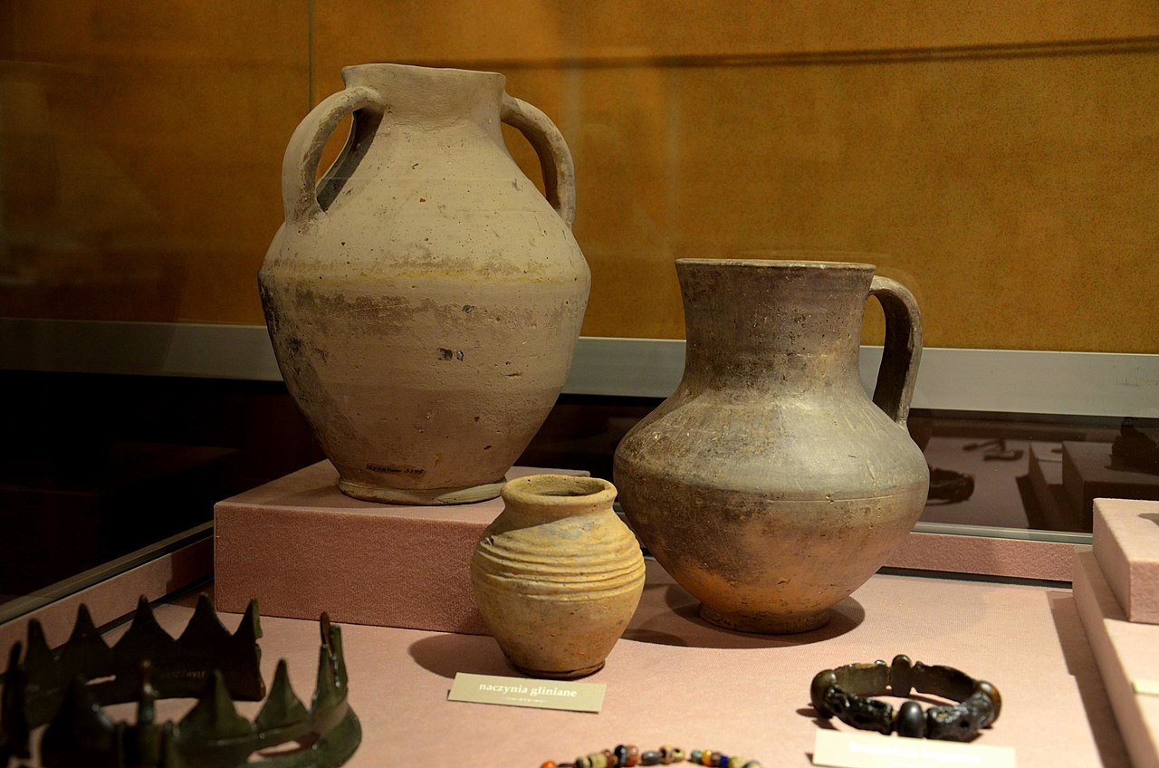 ч 0004_Ostgotische_Keramik_(eine_Gruppe_aus_Greutungen).jpg