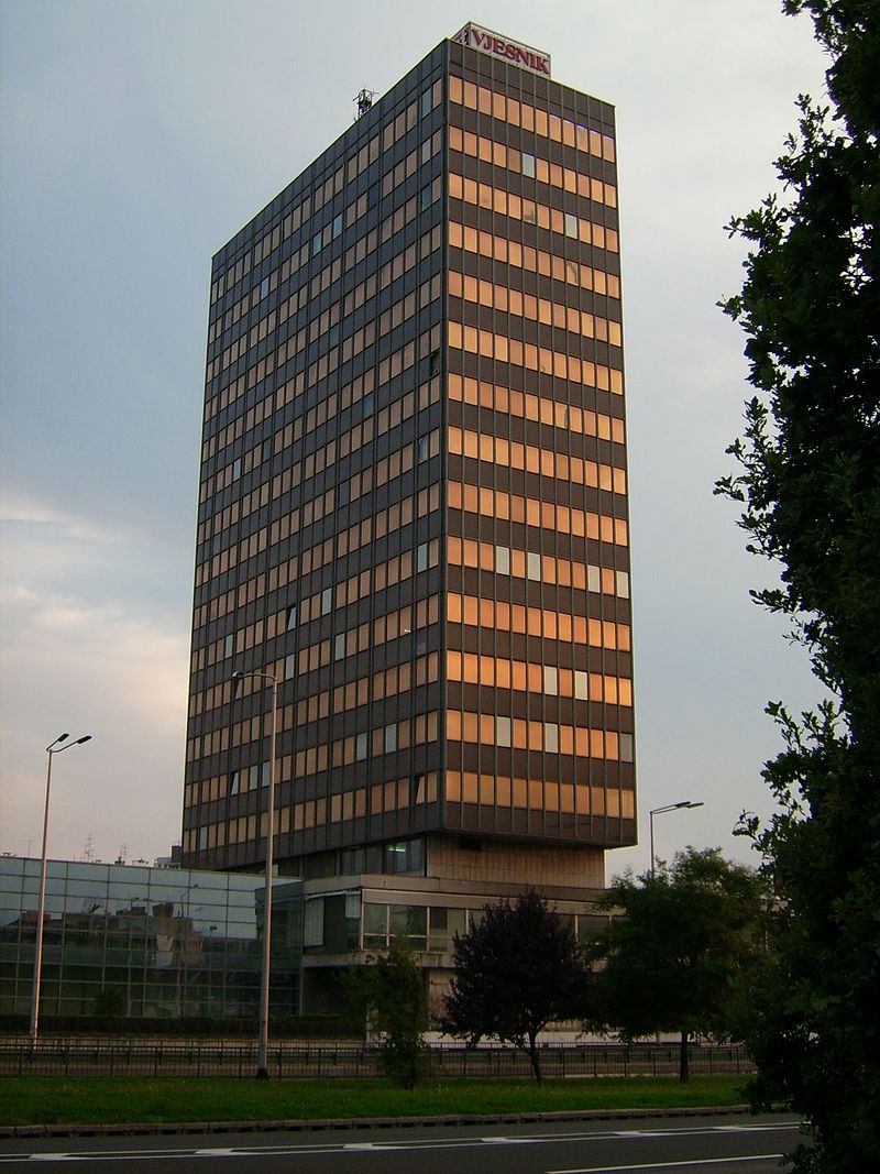 югView_towards_south-west_on_Vjesnik_skyscraper.jpg
