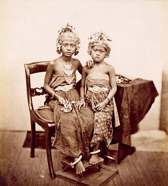 070dc406cb0f2bdab8c98ca3ca6a46cf--vintage-children-budaya.jpg