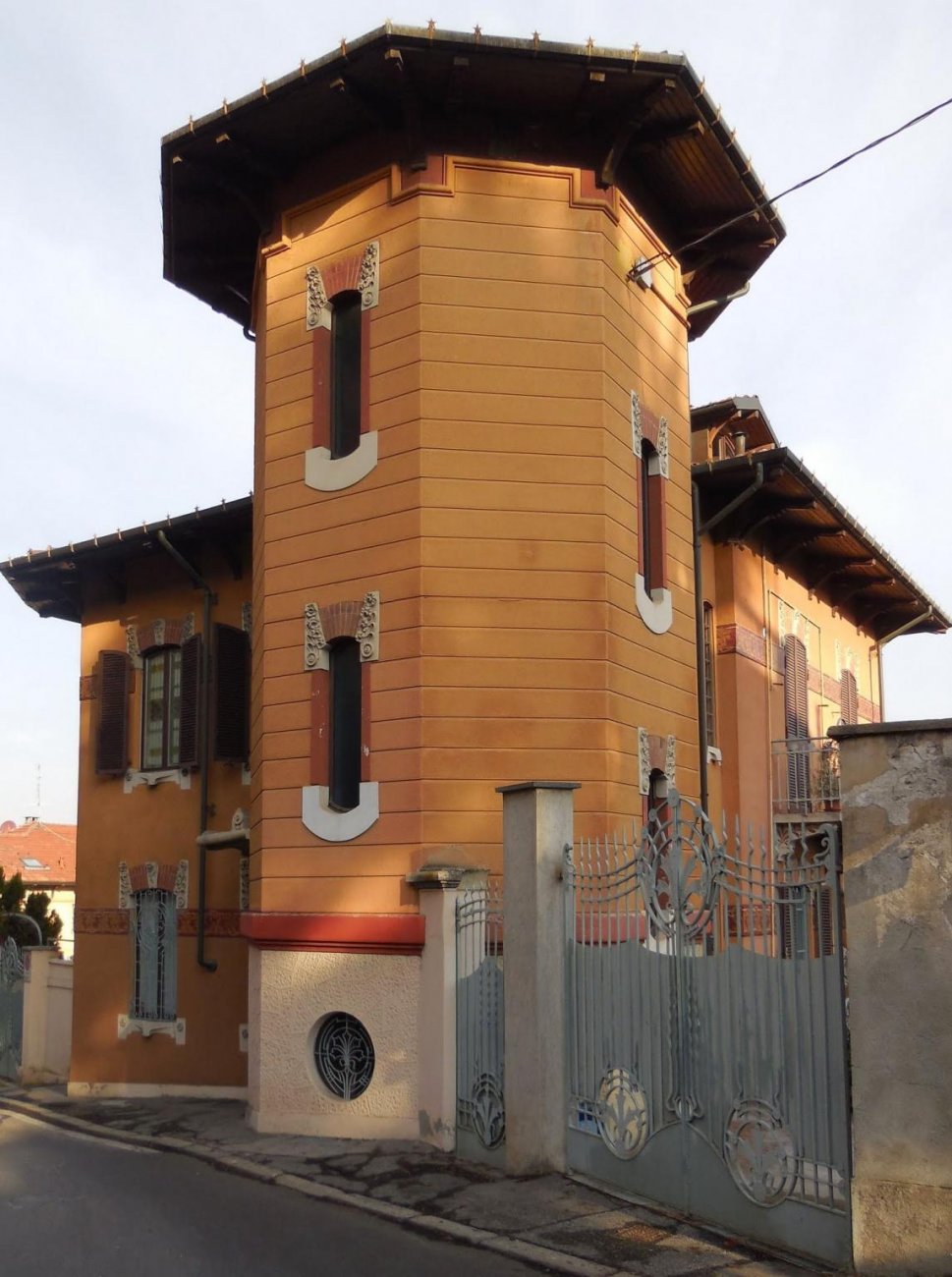 1 туринGatti (via Luigi) 17, Villino Giuliano (Giovanni Gribodo 1901) (2).jpg