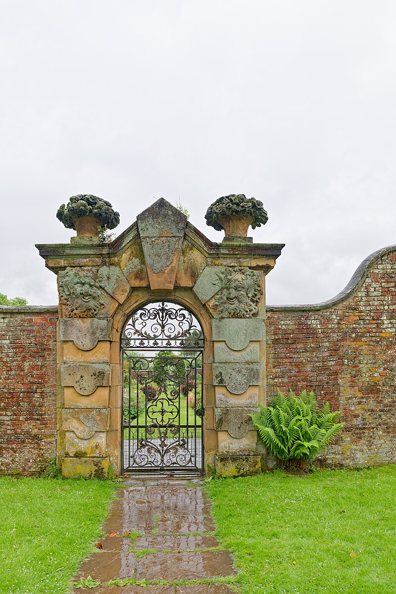 1001059_Castle_Howard,_Walled_Garden_Henderskelfe_20240522_0432.jpg