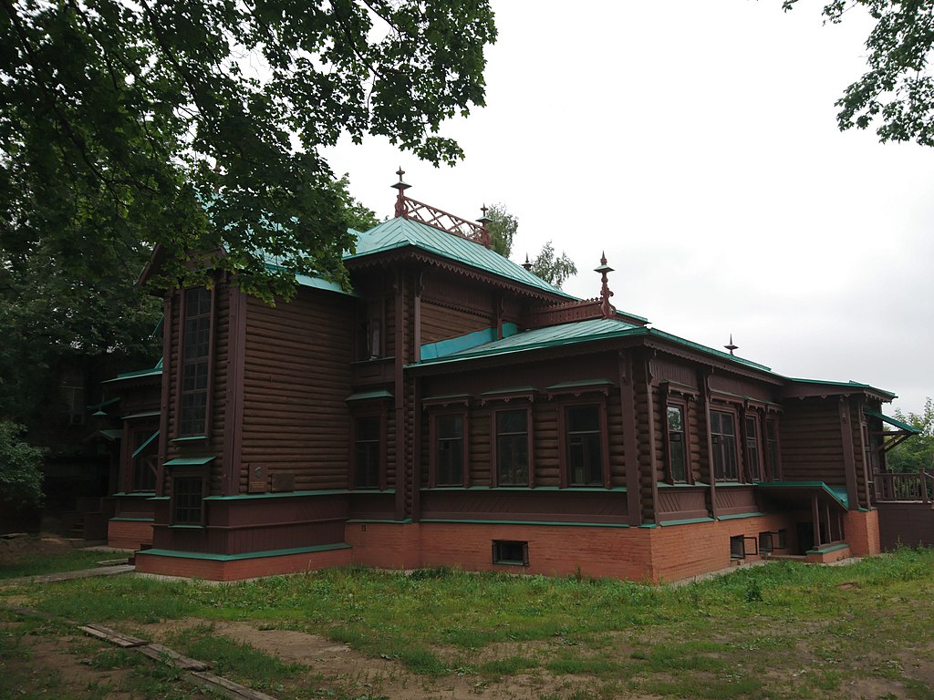 1024px-Дом_Круминга,_Люберцы.jpg