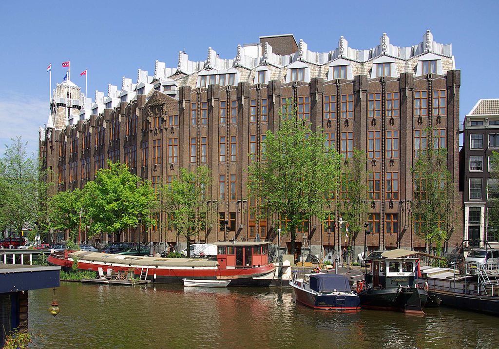 1024px-Amsterdam_Scheepvaarthuis_002.jpg