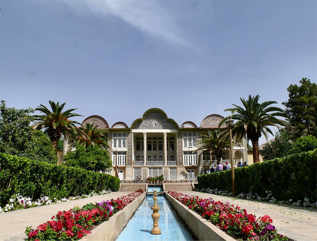 1024px-Bagh-e_Eram_(1).jpg