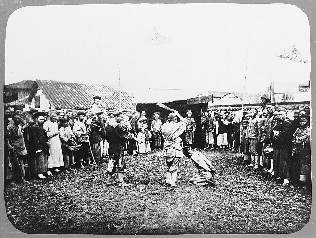 1024px-Beheading_(the_Qing_Dynasty,_China).jpg