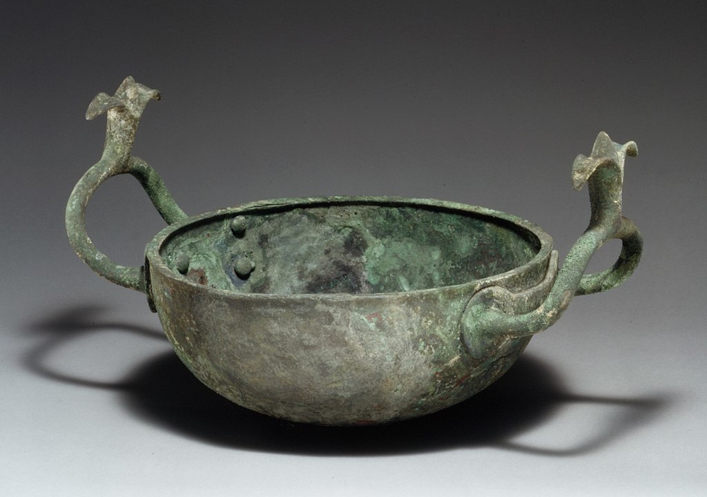 1024px-Bronze_bowl_with_handles_terminating_in_lotuses_MET_GR256.jpg