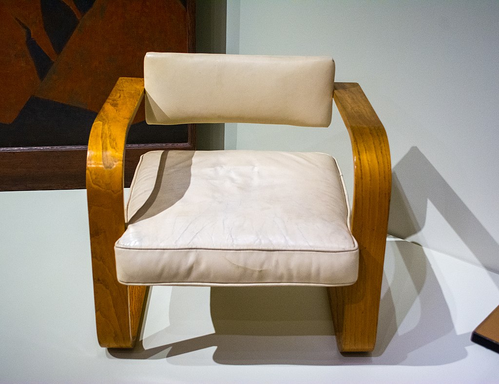 1024px-Chair_-_Richard_Neutra_(27986757589).jpg