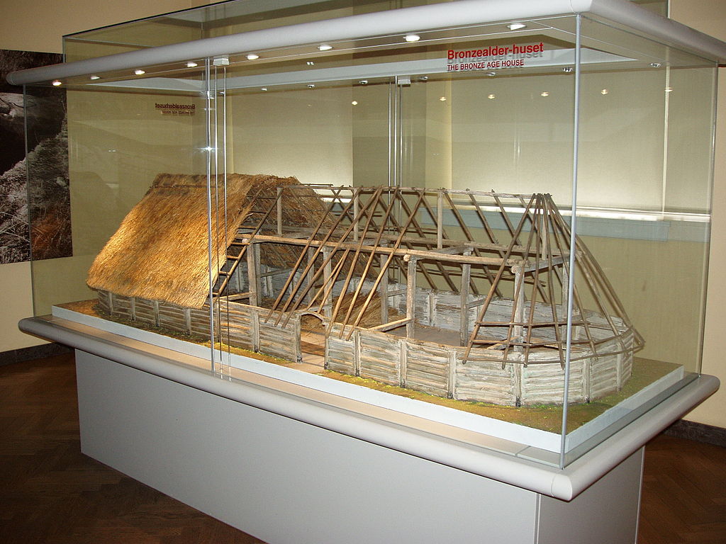 1024px-Copenhagen_-_Nationalmuseet_-_The_Bronze_Age_House.jpg