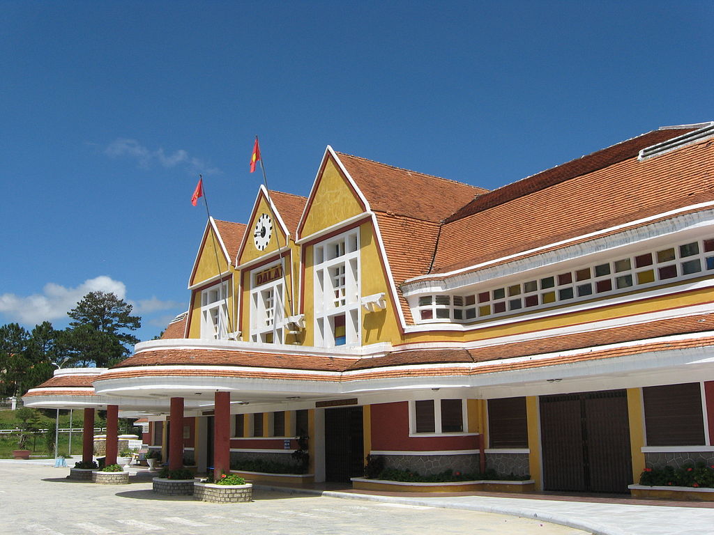 1024px-Da_Lat_train_station_37.jpg