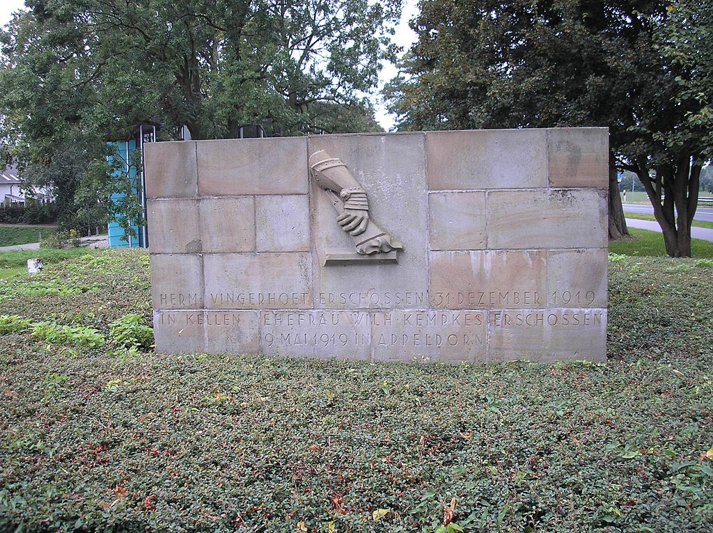 1024px-Denkmal_schmithausen_hinten.jpg