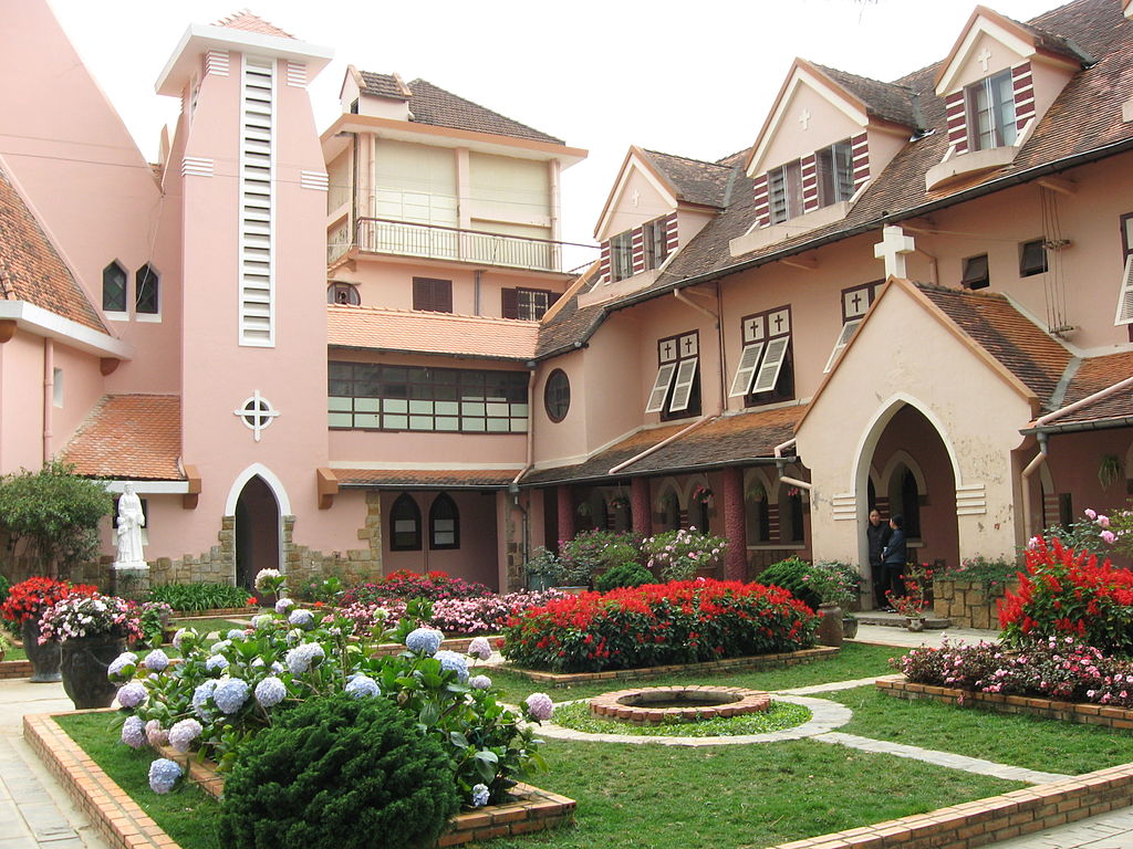 1024px-Domaine_de_Marie_07.jpg