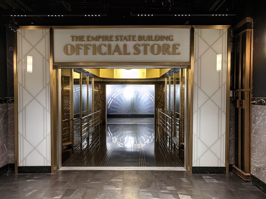 1024px-EmpireStateBuilding2019OfficialStore.jpg