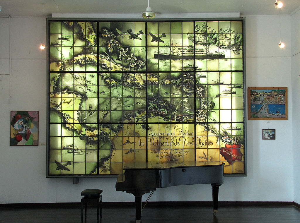 1024px-Gebrandschilderde_kaart_van_Nederlands_West_Indie_in_het_Curacaos_Museum.jpg