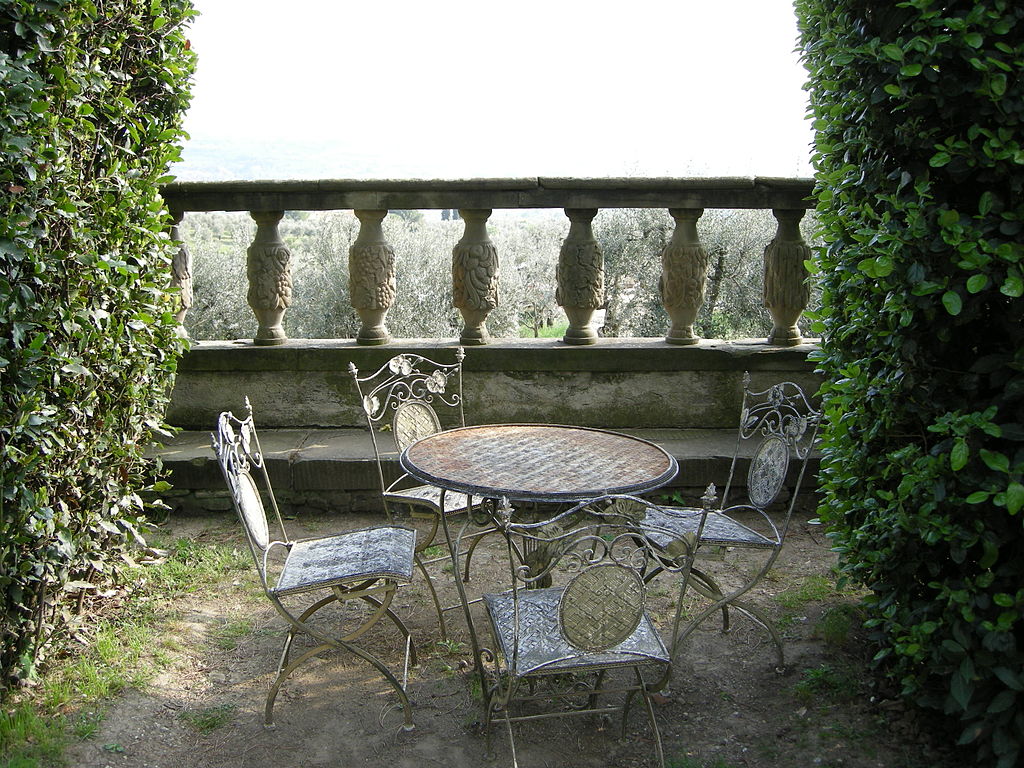 1024px-Giardino_di_villa_gamberaia,_parterre_d'acqua,_emiciclo_08.jpg