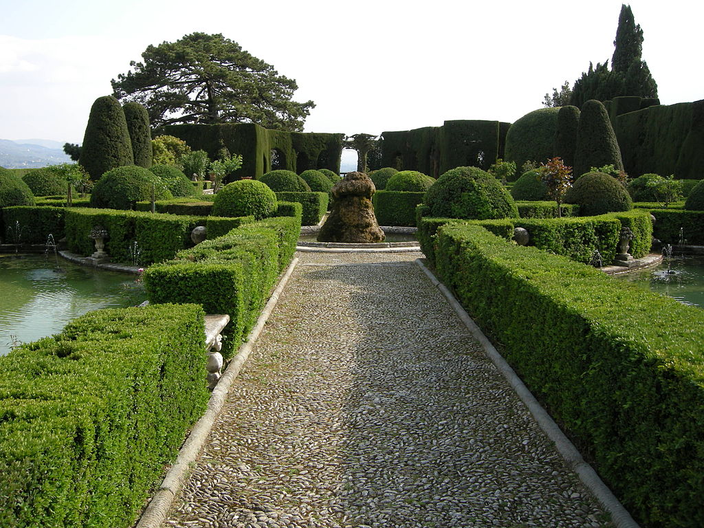 1024px-Giardino_di_villa_gamberaia,_parterre_d'acqua_03.jpg
