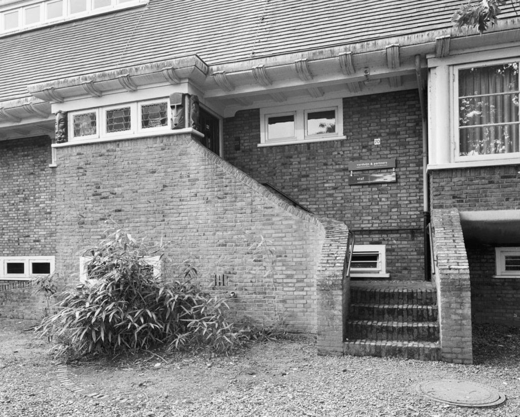1024px-Hoofd-entree_-_Wageningen_-_20350442_-_RCE.jpg