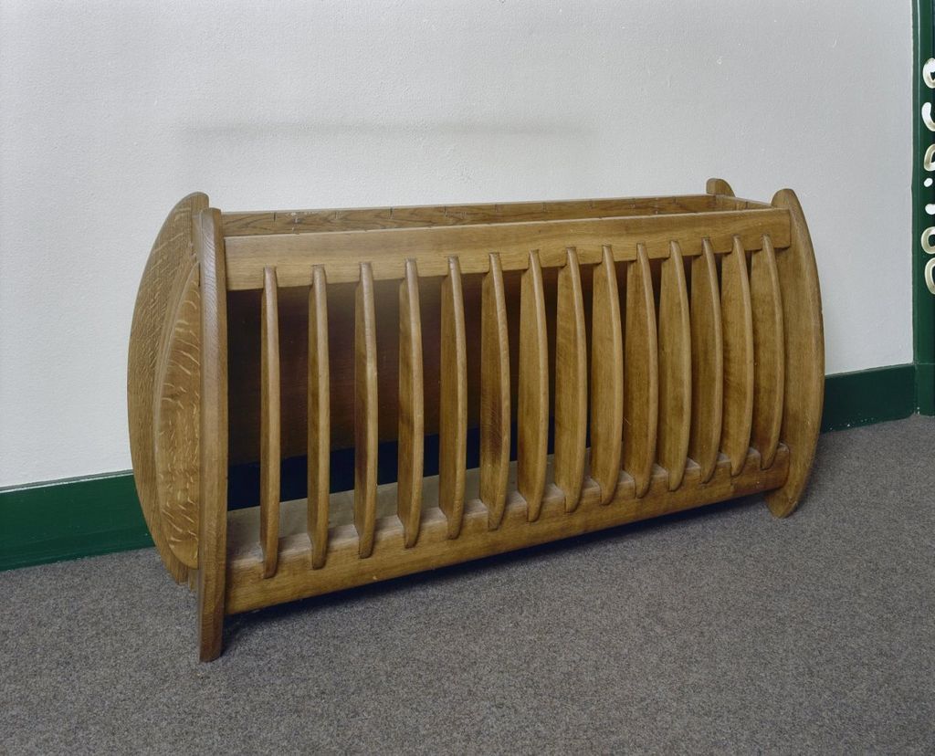 1024px-Interieur,_paraplubak_-_Wageningen_-_20350510_-_RCE.jpg