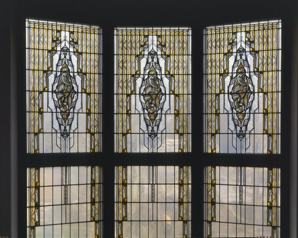 1024px-Interieur_villa,_gebrandschilderde_glas-in-loodramen_-_Amersfoort_-_20366143_-_RCE.jpg
