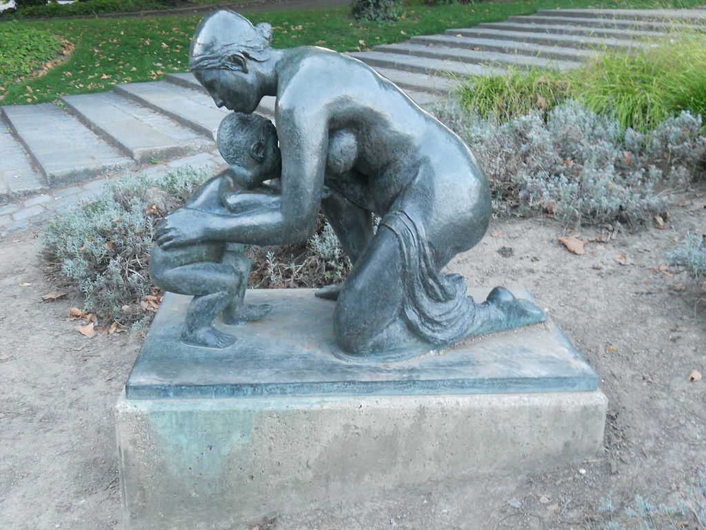 1024px-Knieendemuttermitkind.jpg