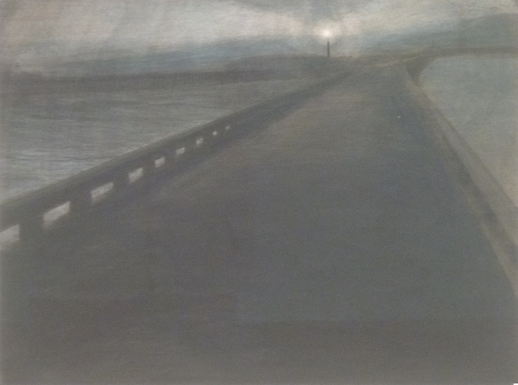 1024px-Léon_Spilliaert_(1907)_-_De_vuurtoren_gezien_vanop_het_staketsel,_nacht.jpg