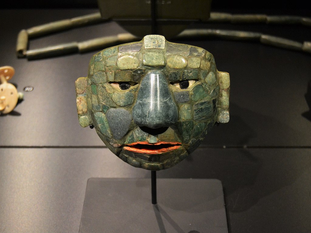 1024px-Màscara_de_jade,_Guatemala,_fundació_La_Ruta_Maya.jpg