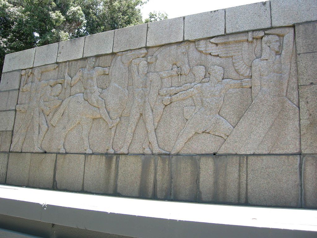 1024px-Messina,_monumento_piazza_unione_europea_03.jpg