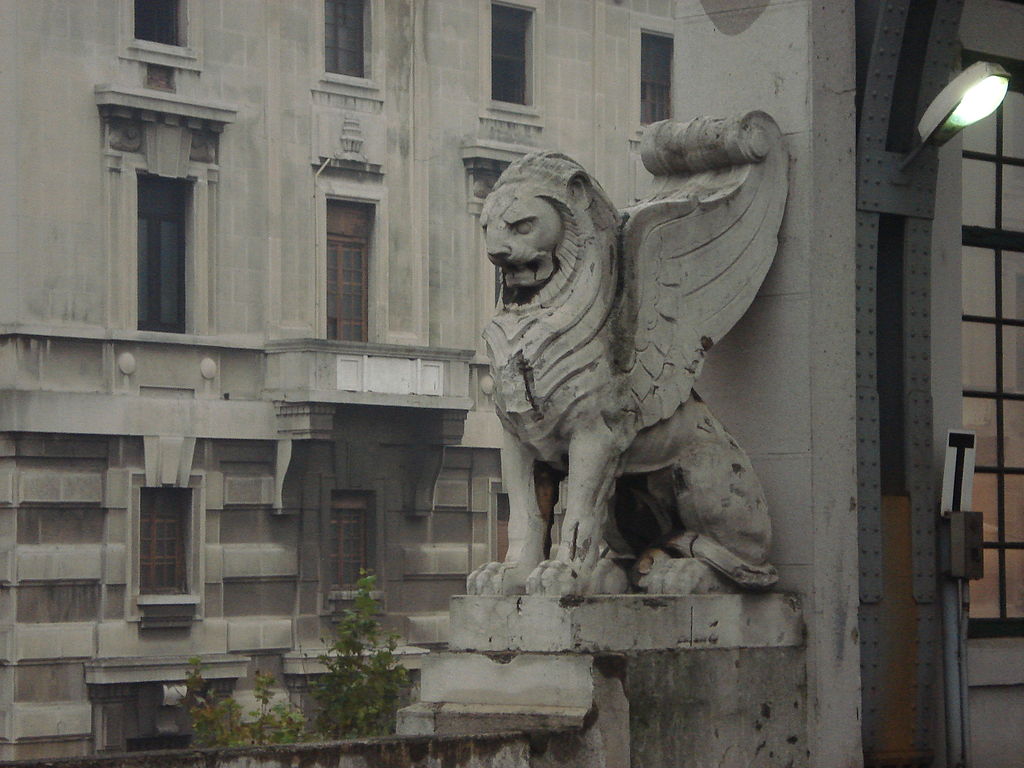 1024px-Milano_-_Stazione_Centrale_-_Chimera_-_Foto_Giovanni_Dall'Orto_1-1-2007_-_01.jpg