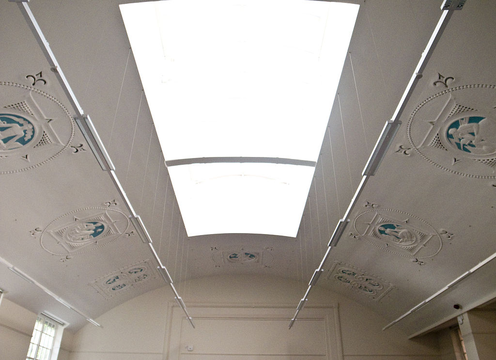 1024px-Moseley_School_ceiling_panels_89.jpg