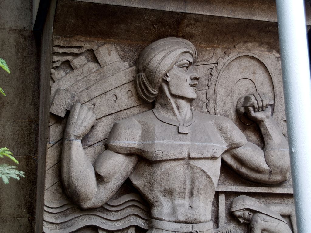 1024px-New_India_Assurance_Building_2422100854_51373ef54e.jpg