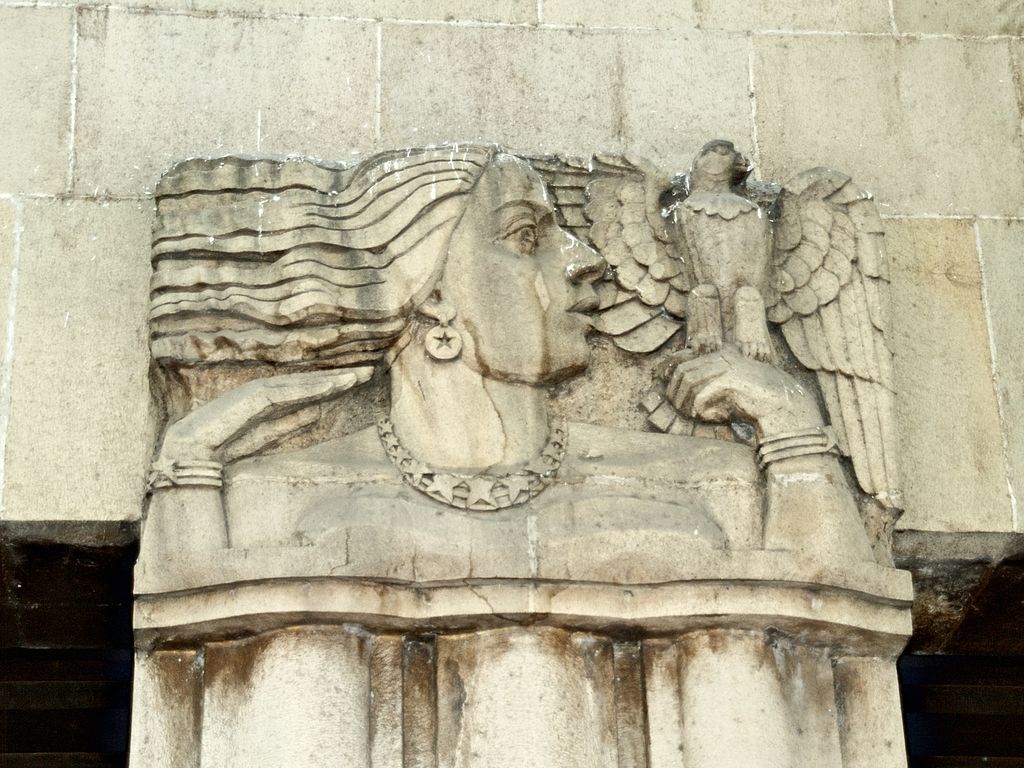 1024px-New_India_Assurance_Building_2422165456_0918983889.jpg