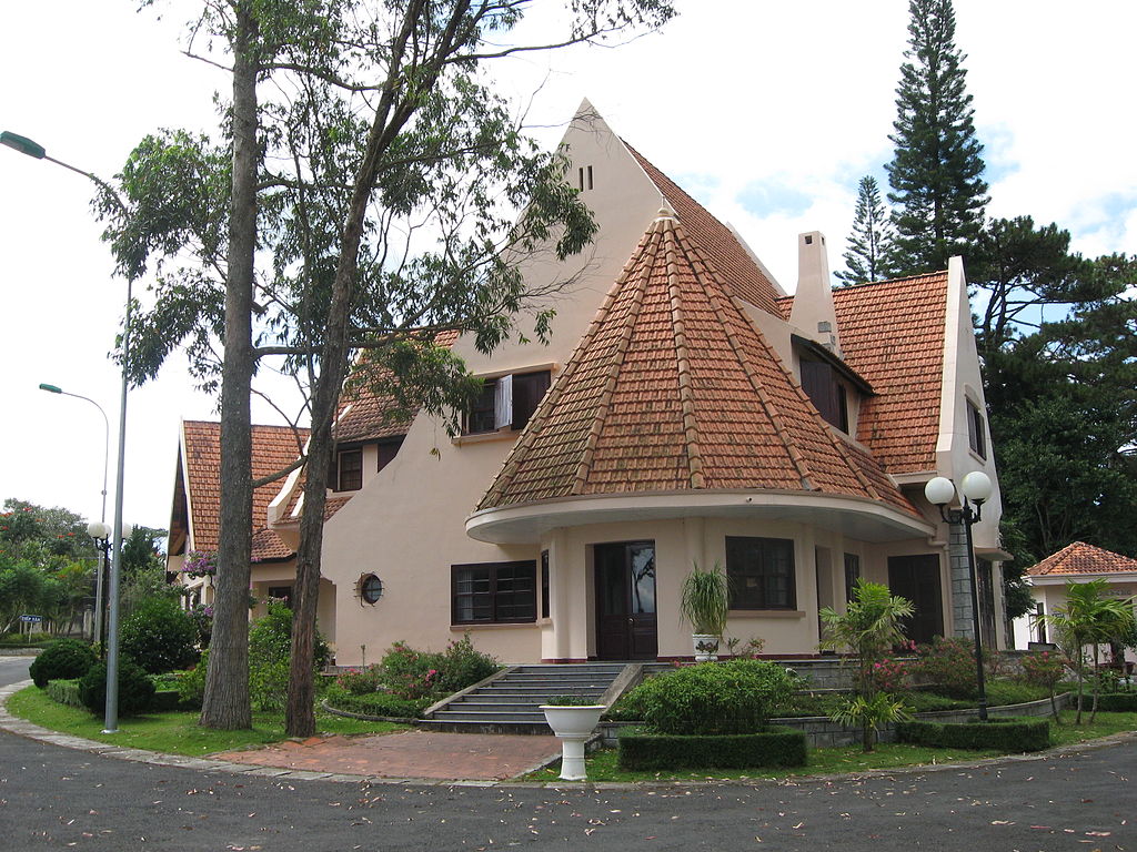 1024px-Nguyen_Viet_Xuan_Villa_10.jpg