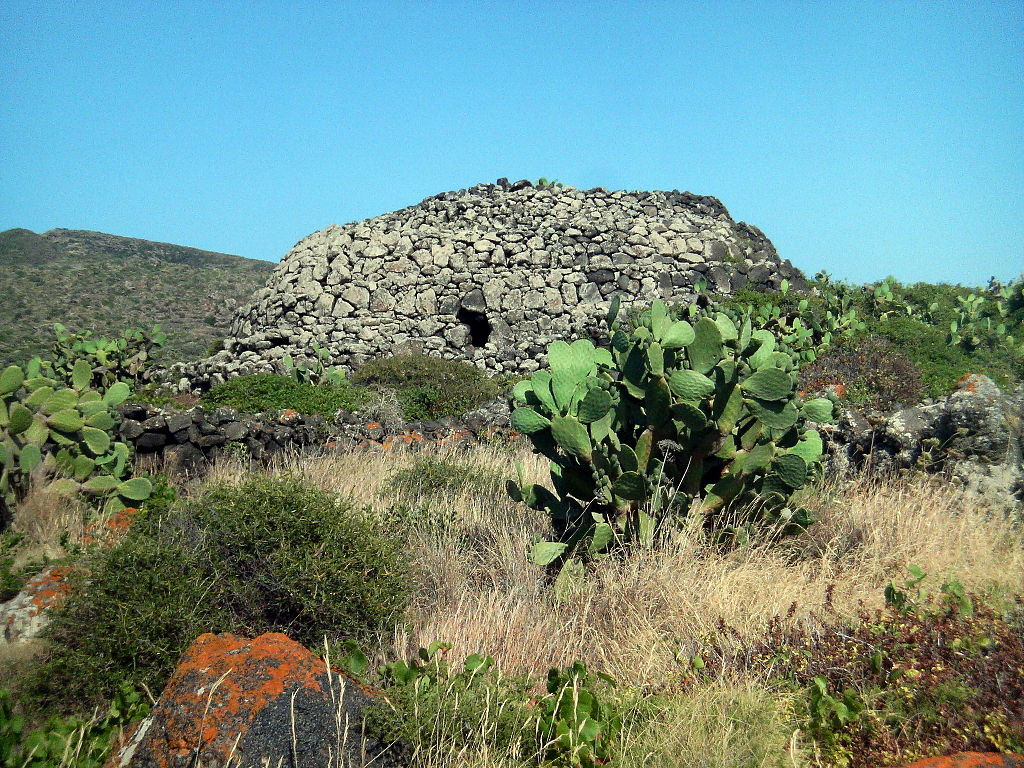 1024px-Pantelleria_Sese_grande_o_Sese_del_Re_(1017196158).jpg