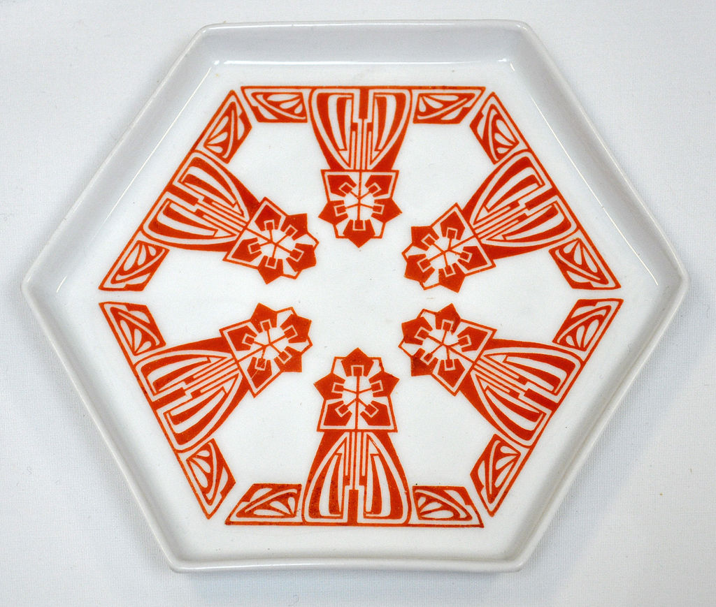 1024px-Peter_Behrens_Porcelain_saucer_c1901_BM.jpg