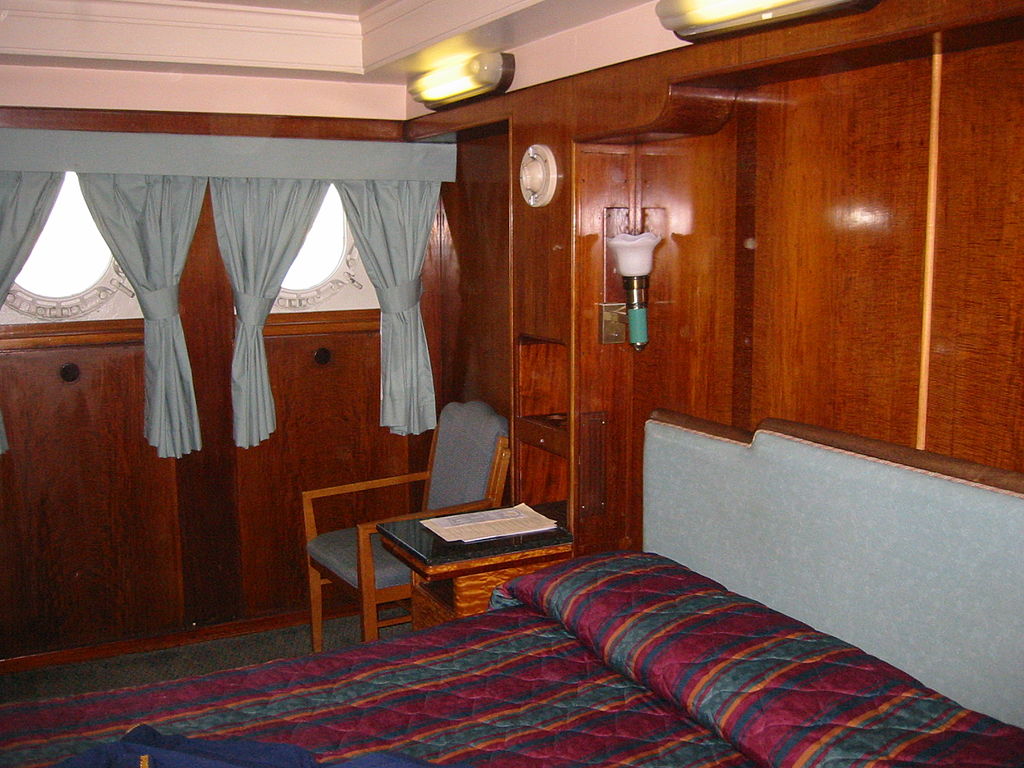 1024px-Queen_Mary_cabin.jpg