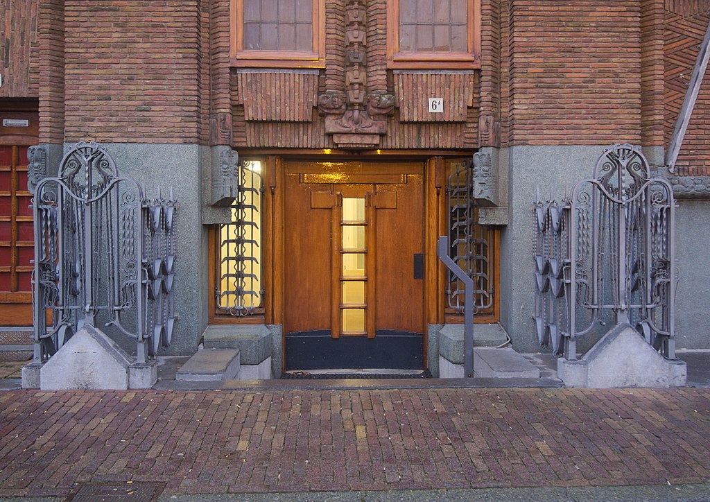 1024px-Scheepvaarthuis_7417.jpg
