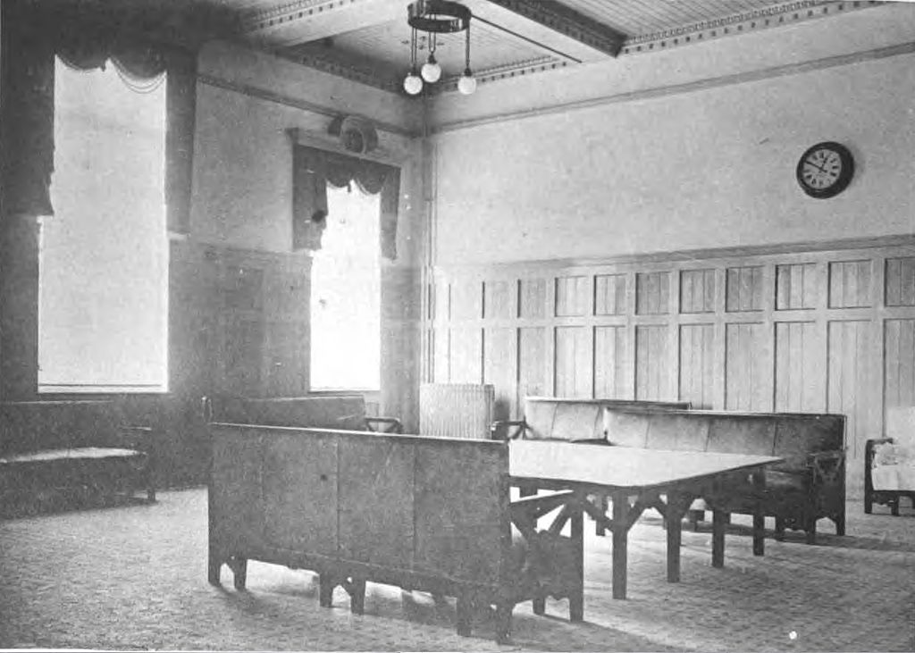 1024px-Tokyo_station_Marunouchi_building_first_class_waiting_room_1914.jpg