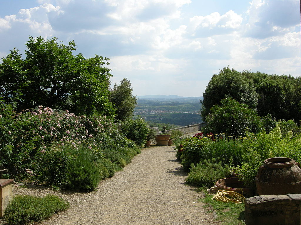 1024px-Villa_gamberaia,_limonaia_14.jpg