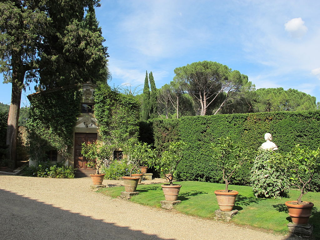 1024px-Villa_i_tatti,_ext.,_giardino_10.jpg