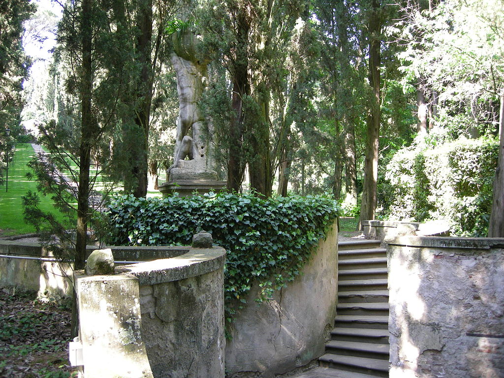 1024px-Villa_i_tatti,_scala_vecchio_ingresso_02.jpg