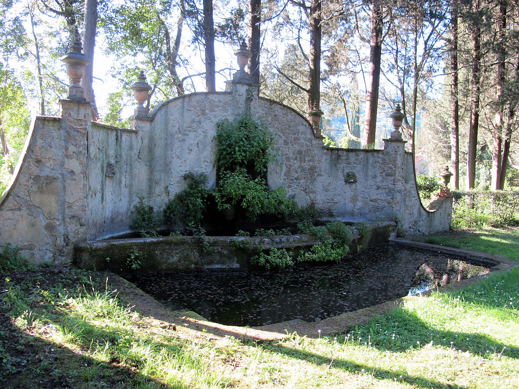 1024px-Villa_nieuwenkamp,_viottolone_inferiore,_fontana_02.jpg