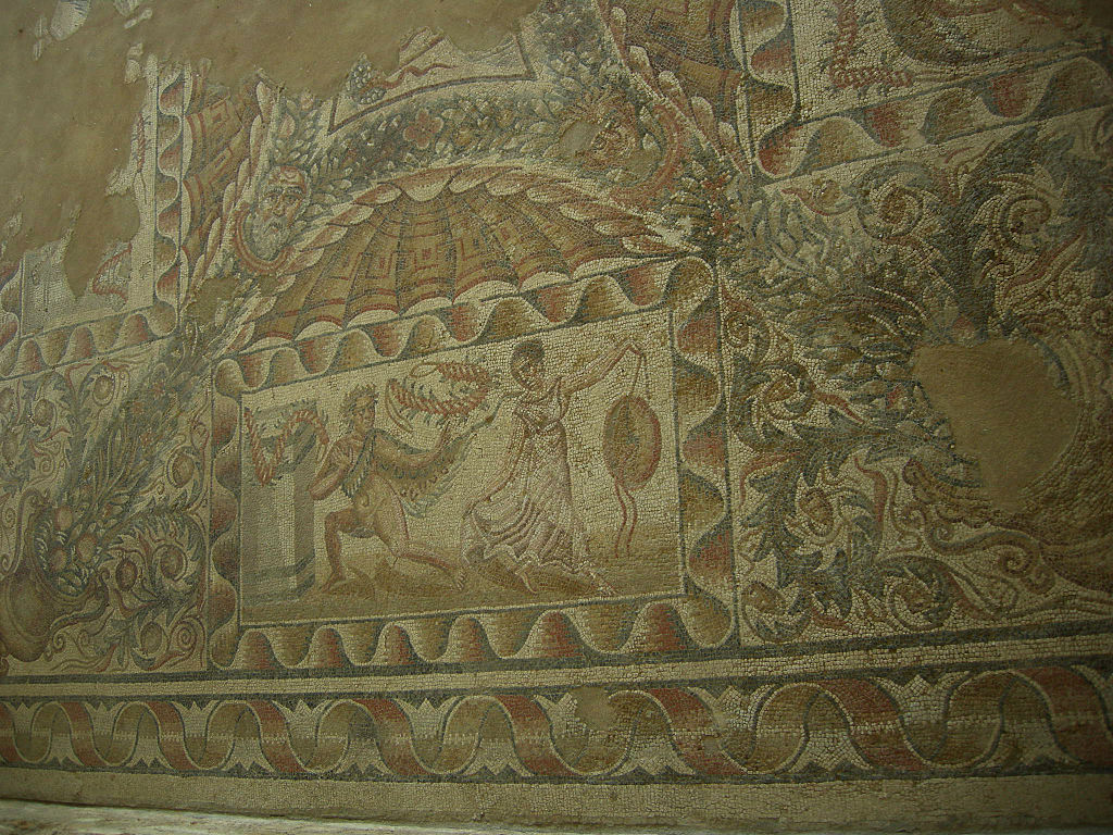 1024px-Villa_Romana_del_Tellaro_(Noto)_-_Hunt_mosaic_04.jpg