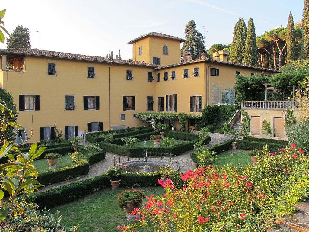 1024px-Villa_sparta,_giardino_formale_inferiore_00.jpg